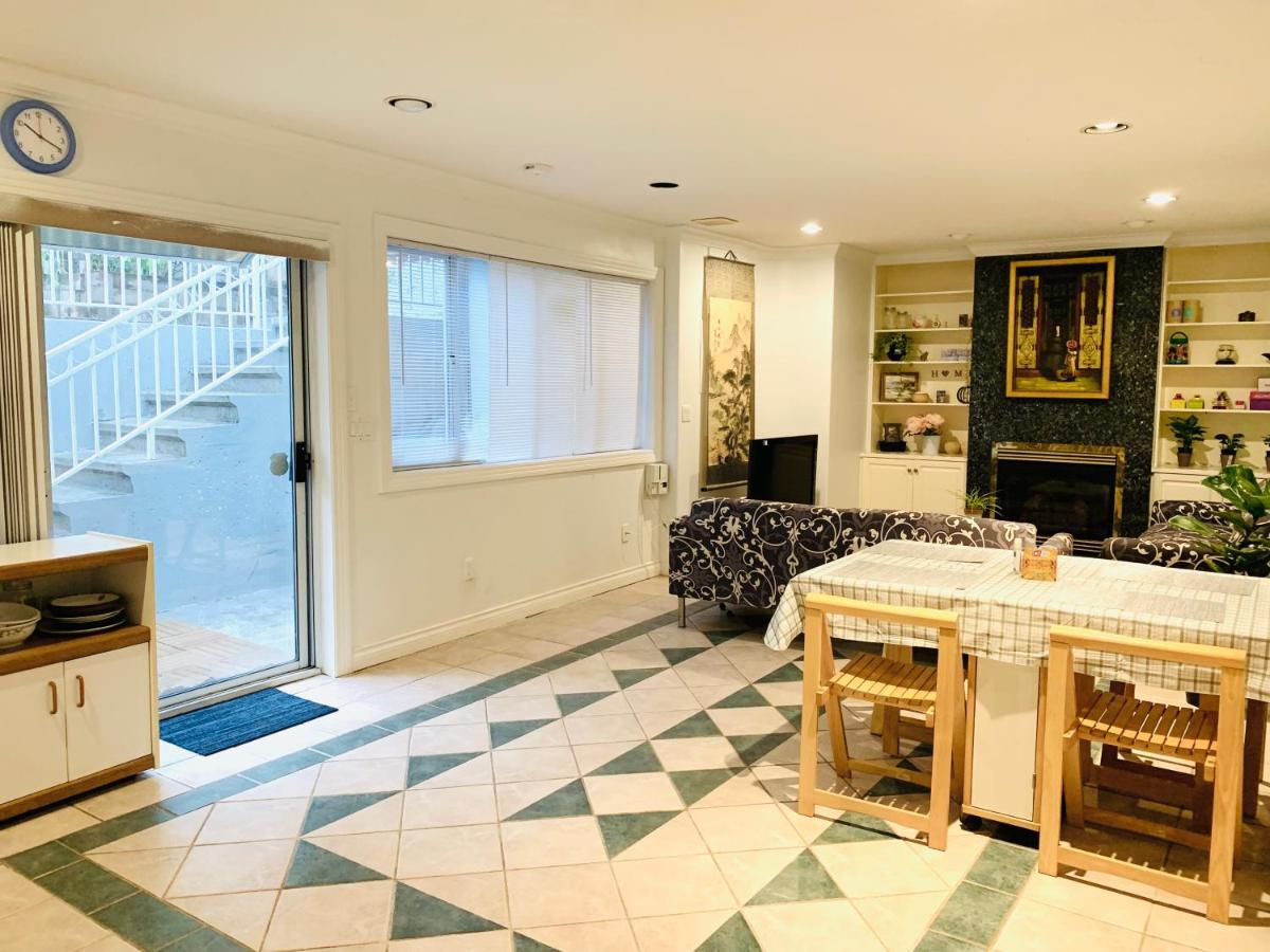Mary's Cozy Near Yvr Ubc Downtown Apartment Vancouver