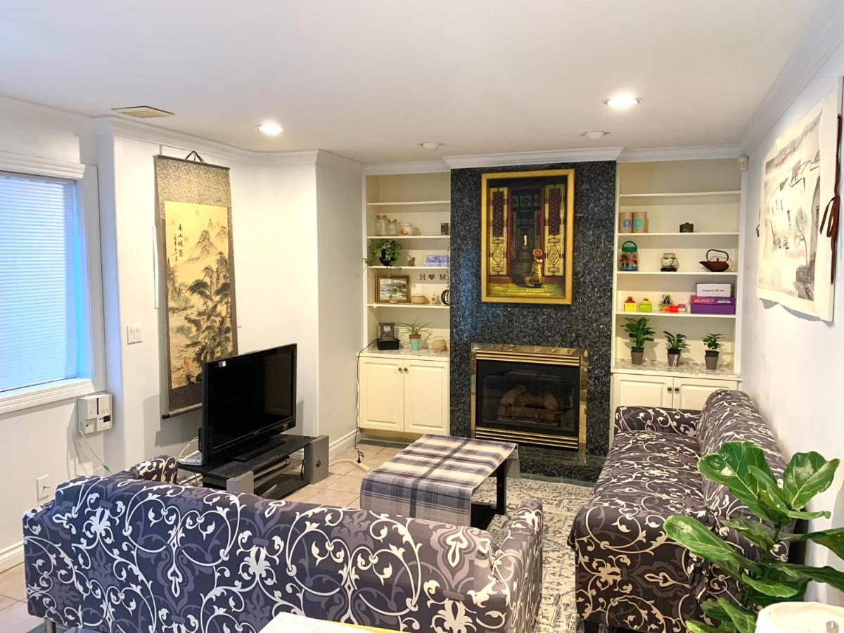 Mary's Cozy Near Yvr Ubc Downtown Apartment