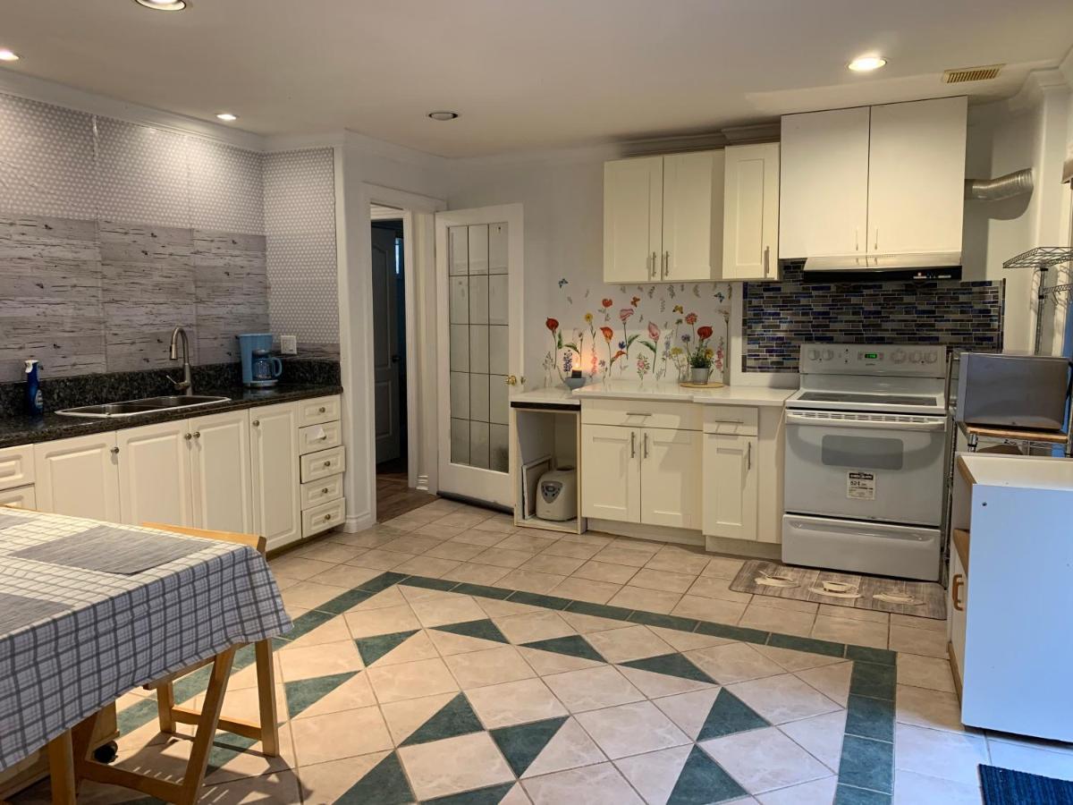 Mary's Cozy Near Yvr Ubc Downtown Apartment *